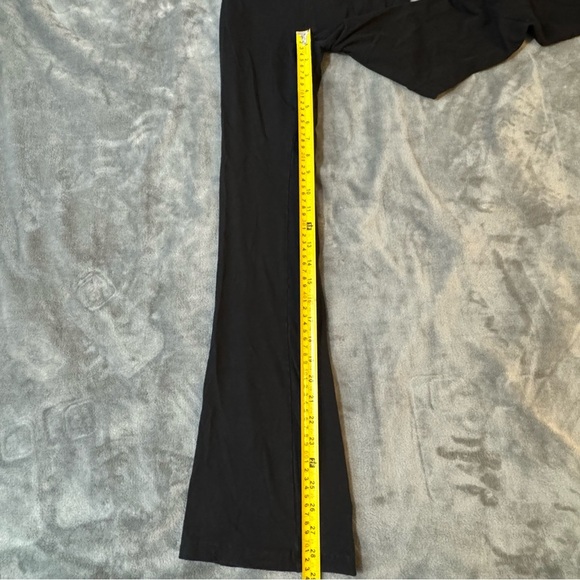 TNA Black Flare Pants

#1238 - Picture 4 of 11